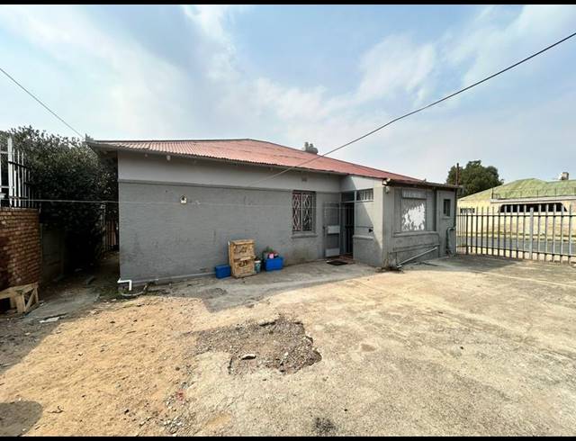 4 BEDROOM HOUSE FOR SALE IN SPRINGS CENTRAL